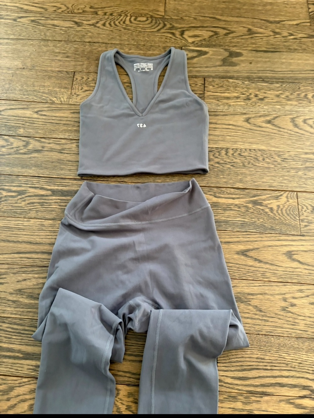 437 Gray Athletic Crop Tank & High-Waist Leggings Set- size M
NWT
